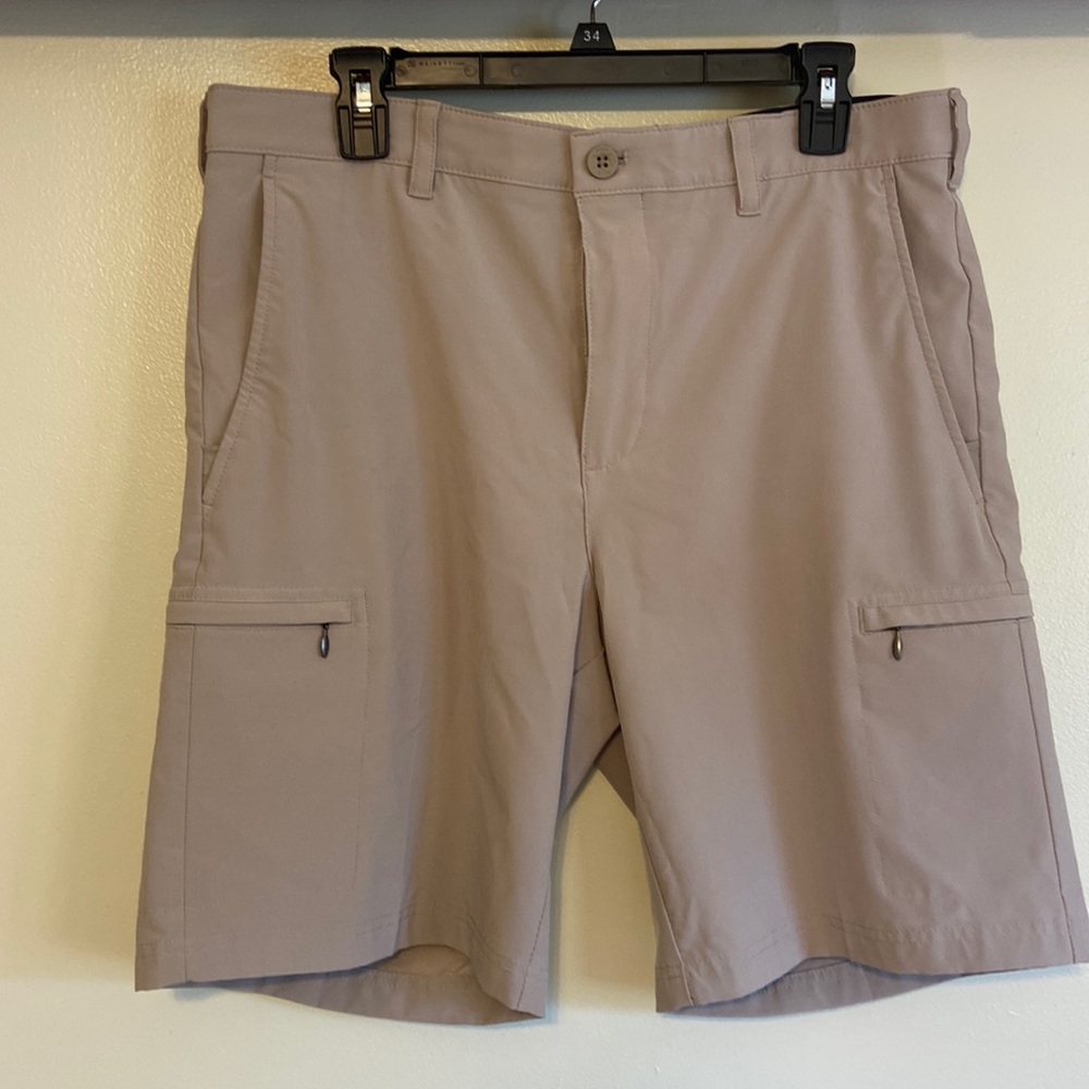 IZOD GOLF SHORTS SIZE 34